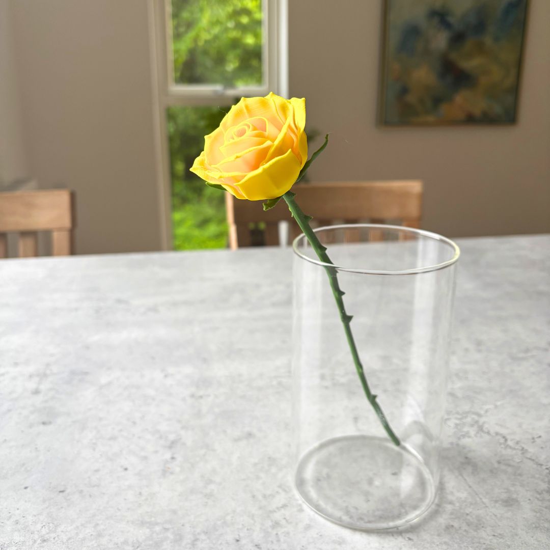 Langstilket rose