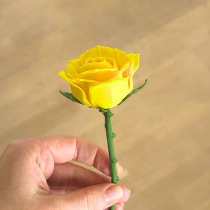 Langstilket rose